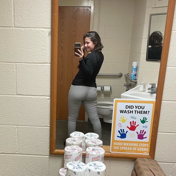 Meet your Posher, Rose - Picture 3 of 4